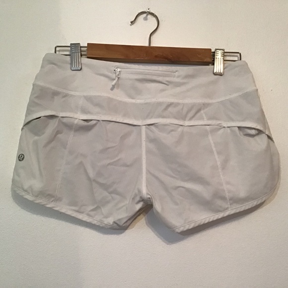 NWOT Lululemon White Speed Up Short - Picture 4 of 4